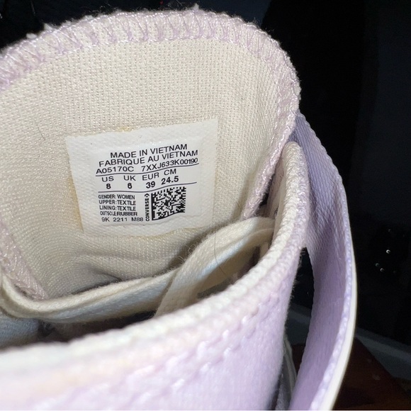 Converse High-Top Sneakers in Light Purple and Off-White like new - Picture 8 of 16